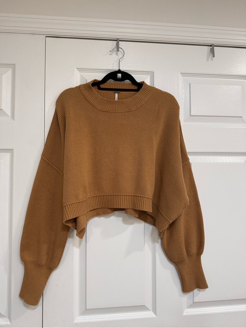 Free People Cropped Ribbed Sweater in Camel